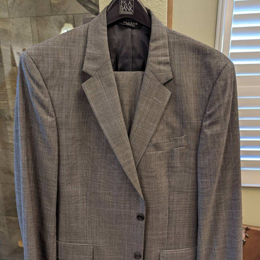 Like New Grey Suit Joseph A. Banks